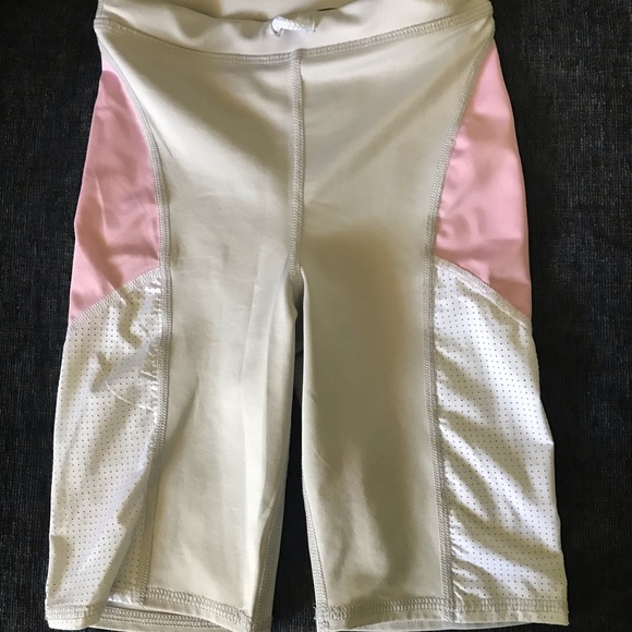 UO Colorblock Mesh Panel High-Waisted Bike Short - Picture 4 of 6